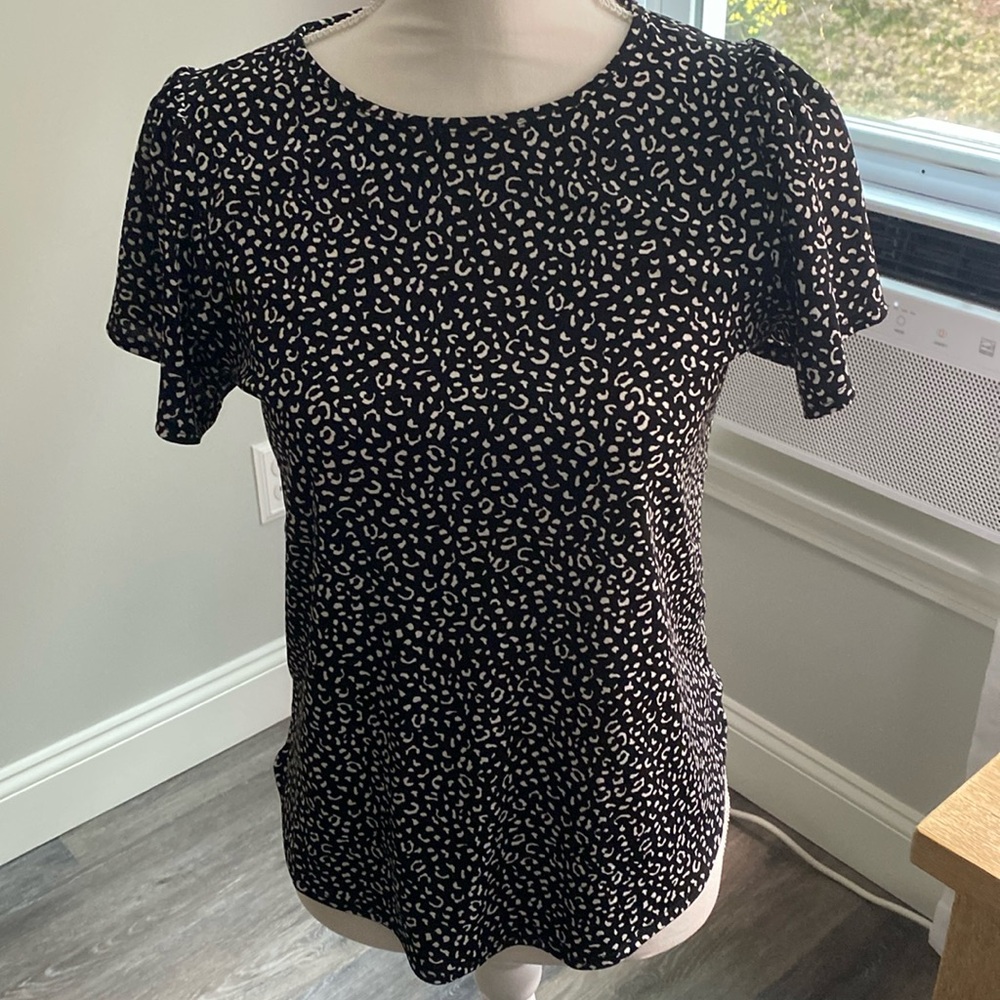 Banana Republic black and white shirt sleeve top
